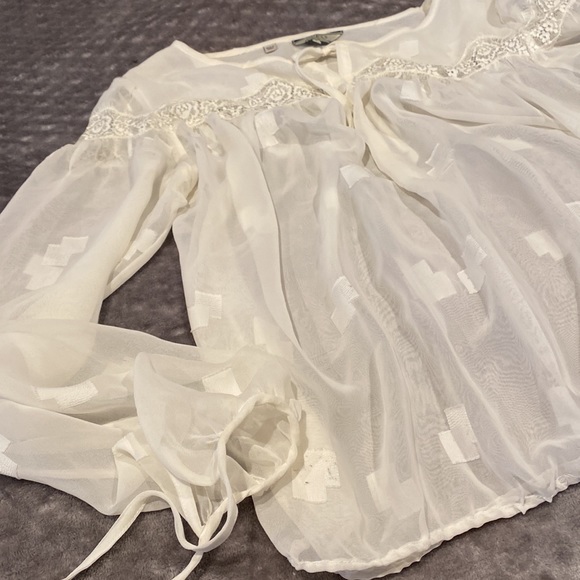 Guess Los Angeles Imprinted sheer Size Small Wrist Front Strings - Picture 3 of 13